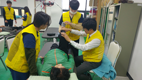 재활치료운동을 하고있는 장애인들의 모습입니다.