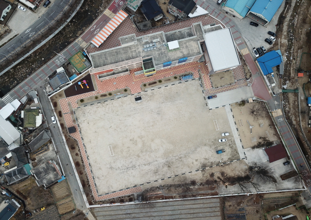 직지초등학교 운동장 항공샷