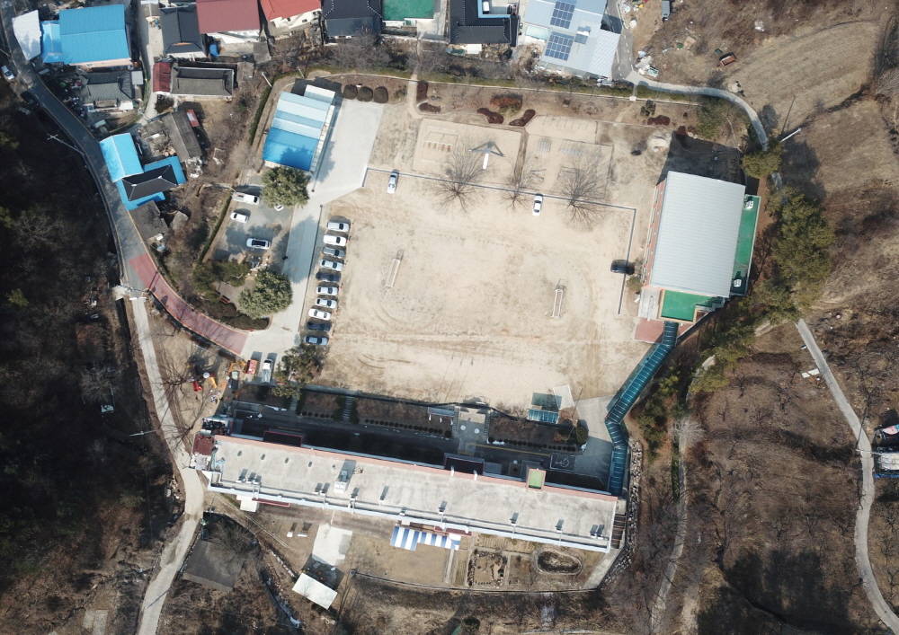 조마초등학교 운동장 항공샷