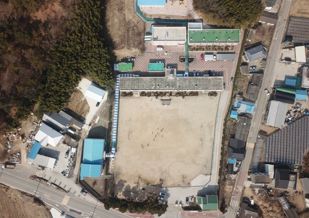 위량초등학교 운동장 항공샷