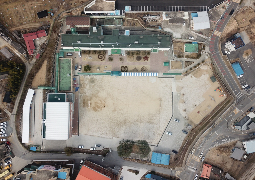 아천초등학교 운동장 항공샷